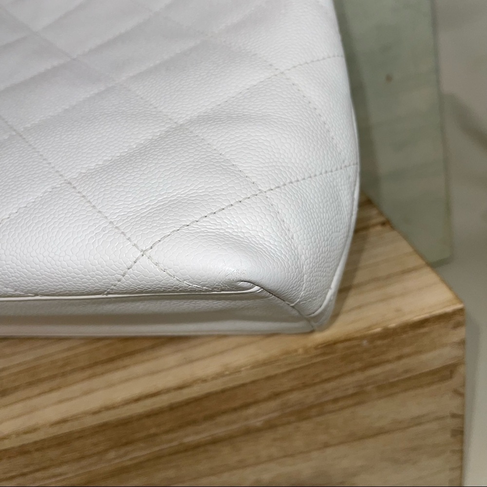 Chanel Woden CC Caviar White Bag - Picture 4 of 16